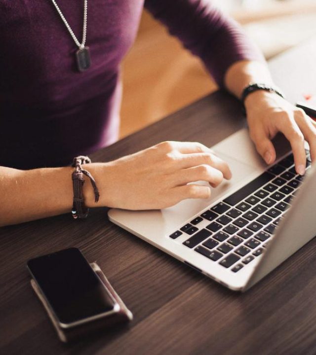 picjumbo_man-working-on-laptop-2210x1473